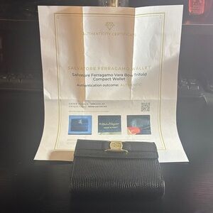 Salvatore Ferragamo leather kisslock Black Vara Bow Wallet